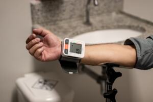 smartwatch that measures blood pressure