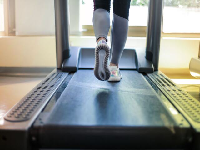 Incline Walking: How Many Calories You Really Burn (2026 Guide)