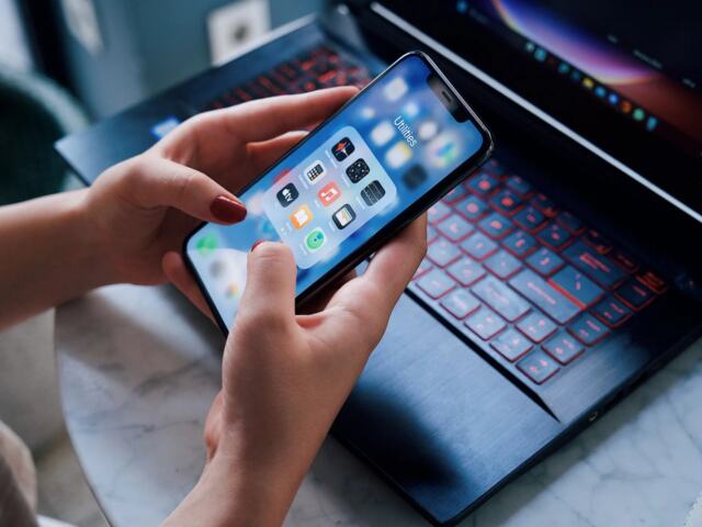 Socials and softwares aliensync