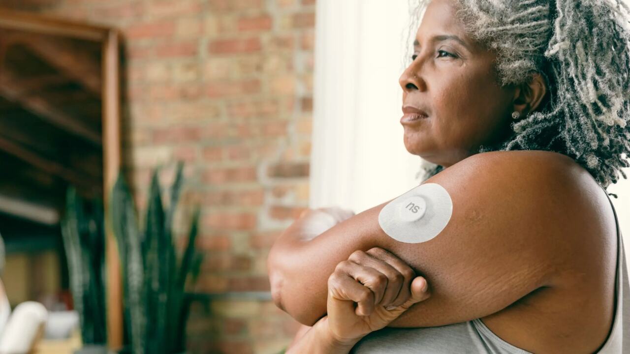 how does a continuous glucose monitor work