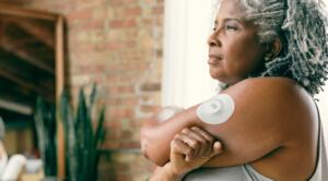 how does a continuous glucose monitor work